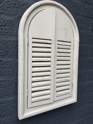 Mirror with wooden frame and doors - Indian style